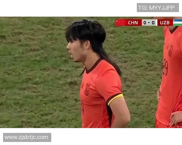 足球明星遭球迷扔球衣意外袭击现场反应引发热议