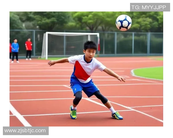 足球明星亲自指导孩子训练的精彩瞬间分享与技巧传授